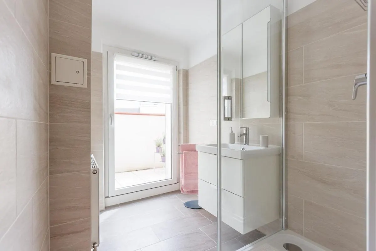 #Livelikealocal Nestroyplatz Apartment Near Center Vienna 0*,  Austria